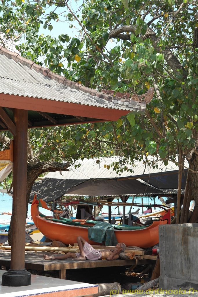 2013 - Bali Jimbaran - Bateau et pêcheur