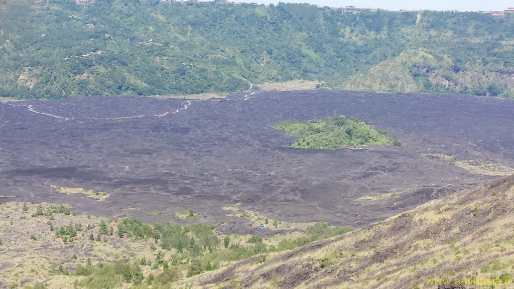 2014 - Gunung Batur - Coulée de l'an 2000 vu du Gunung Batur