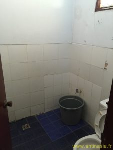 Java - 2016 - Carita - Sale de bain de l'hotel Rakata